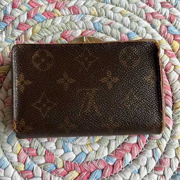 LV Monogram Kisslock Wallet - Picture 2 of 16